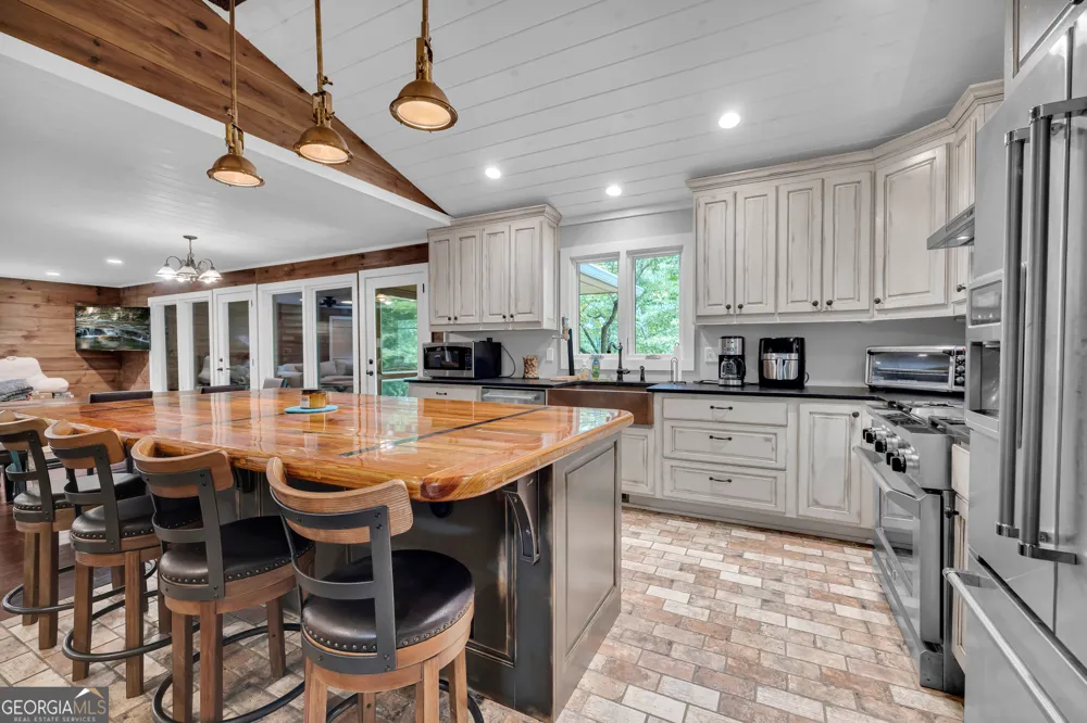 102 Pine Tree TRCE Lavonia, GA 30553