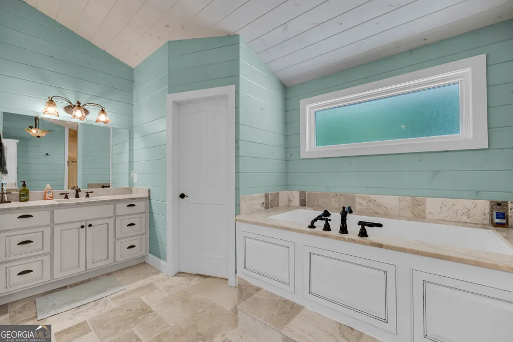 102 Pine Tree TRCE Lavonia, GA 30553