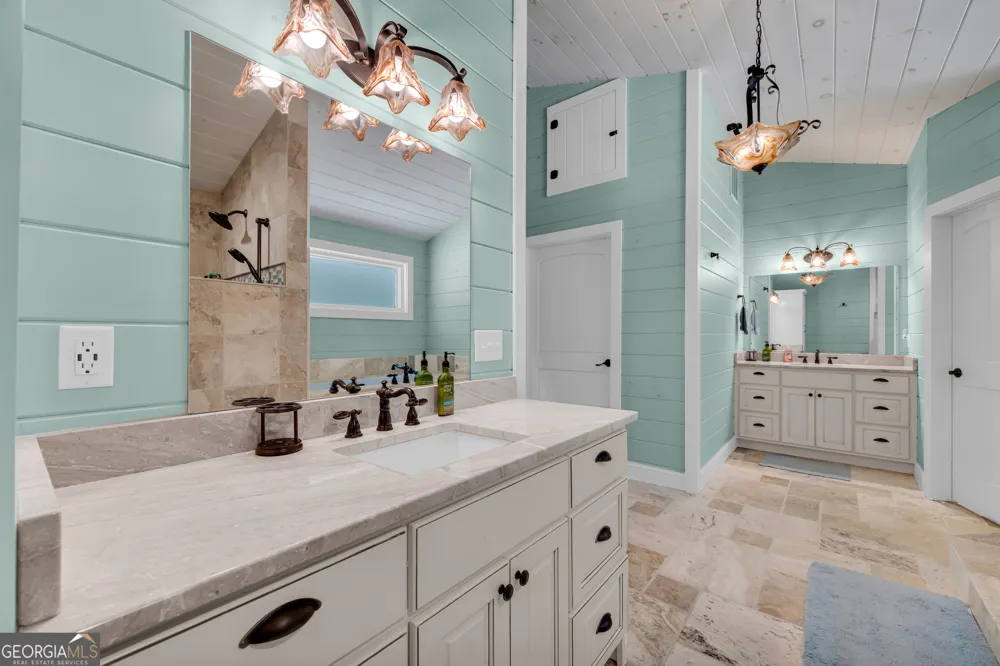 102 Pine Tree TRCE Lavonia, GA 30553