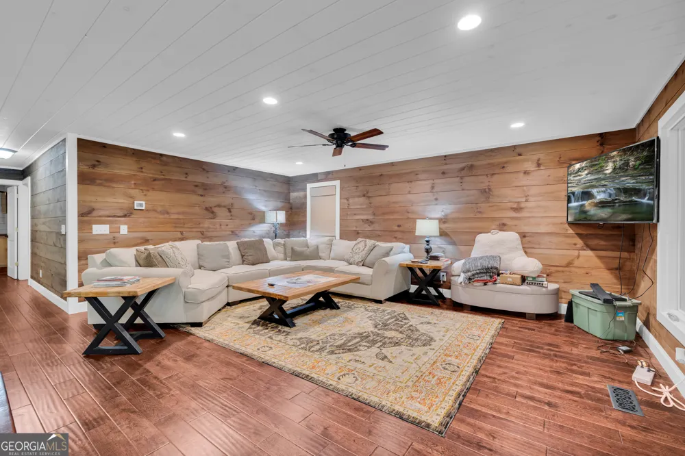 102 Pine Tree TRCE Lavonia, GA 30553