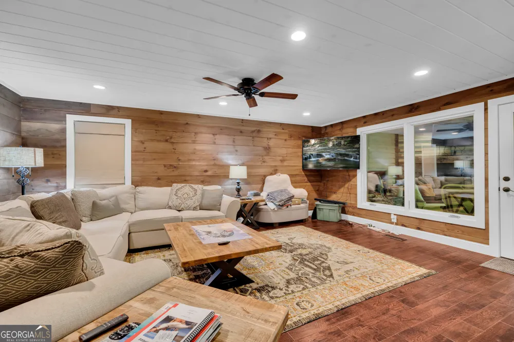 102 Pine Tree TRCE Lavonia, GA 30553