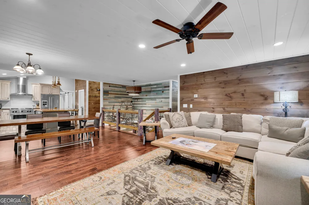 102 Pine Tree TRCE Lavonia, GA 30553