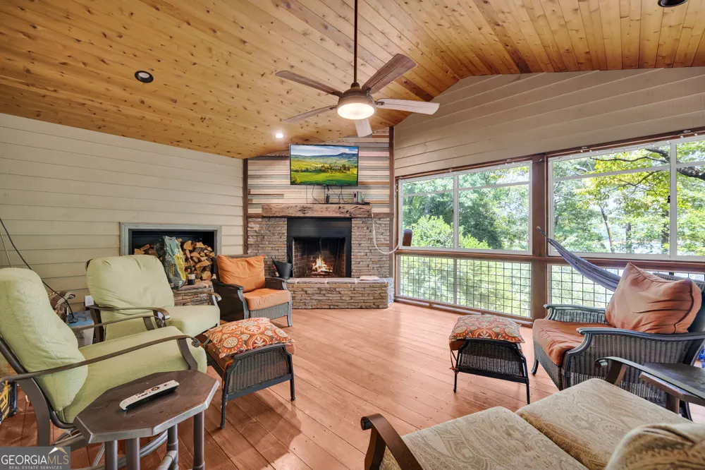 102 Pine Tree TRCE Lavonia, GA 30553