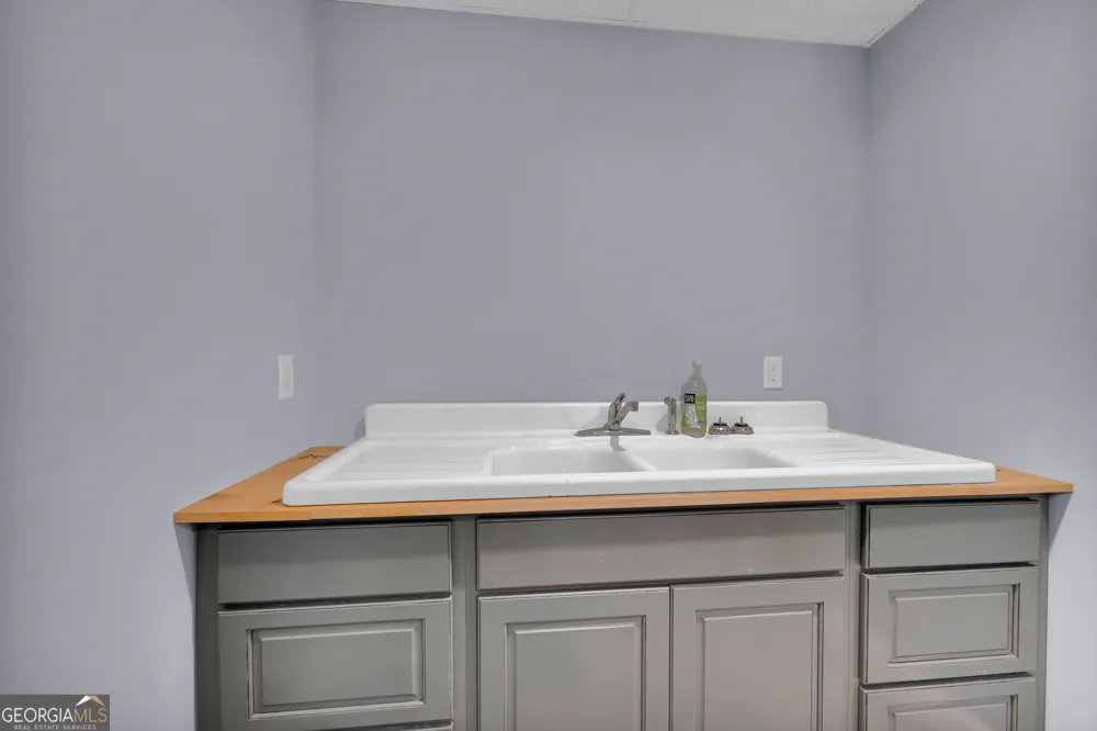 102 Pine Tree TRCE Lavonia, GA 30553