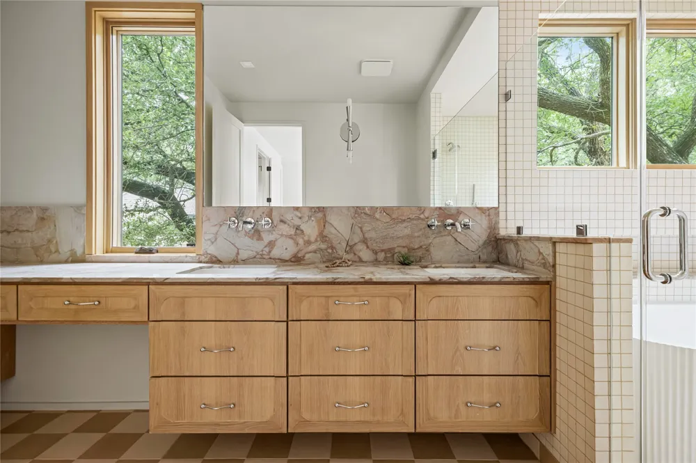 1102 Charlotte Street Austin, TX 78703