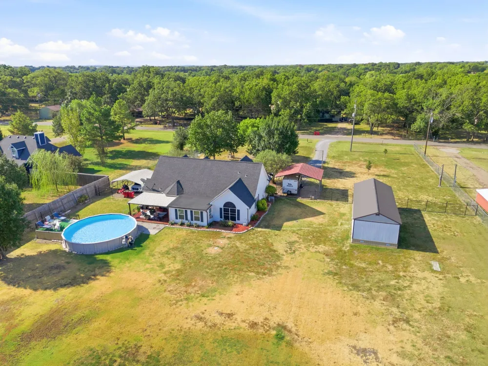 355 County Road 4225 Bonham, TX 75418