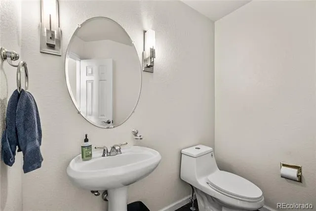 8382 E Amherst Circle Denver, CO 80231