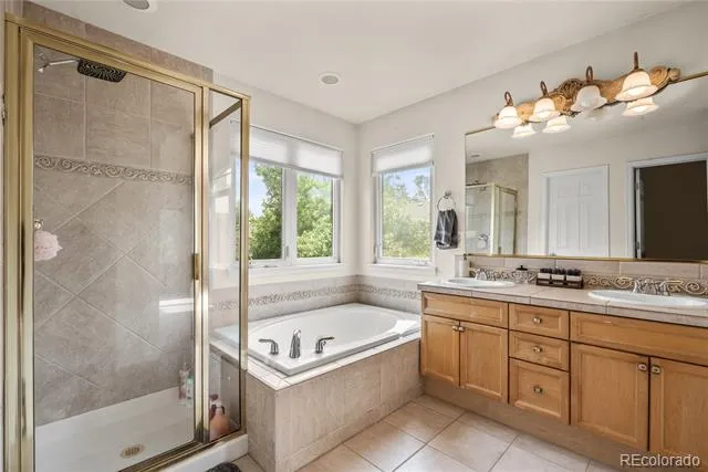 8382 E Amherst Circle Denver, CO 80231