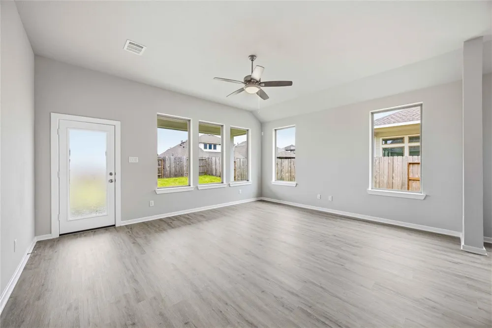 2713 Mackinac Bay Drive La Marque, TX 77568