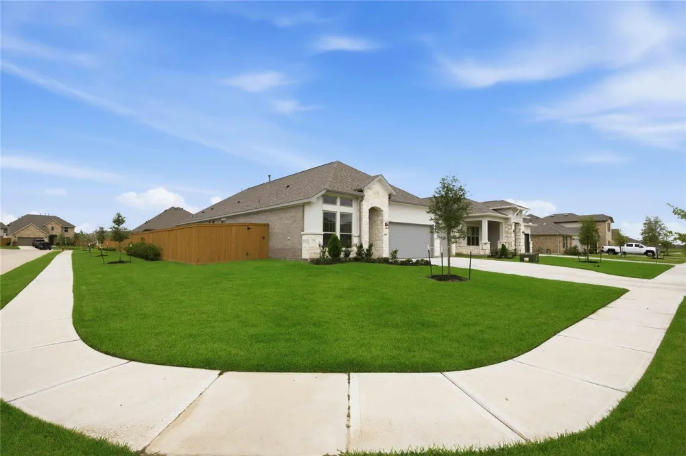 2713 Mackinac Bay Drive La Marque, TX 77568