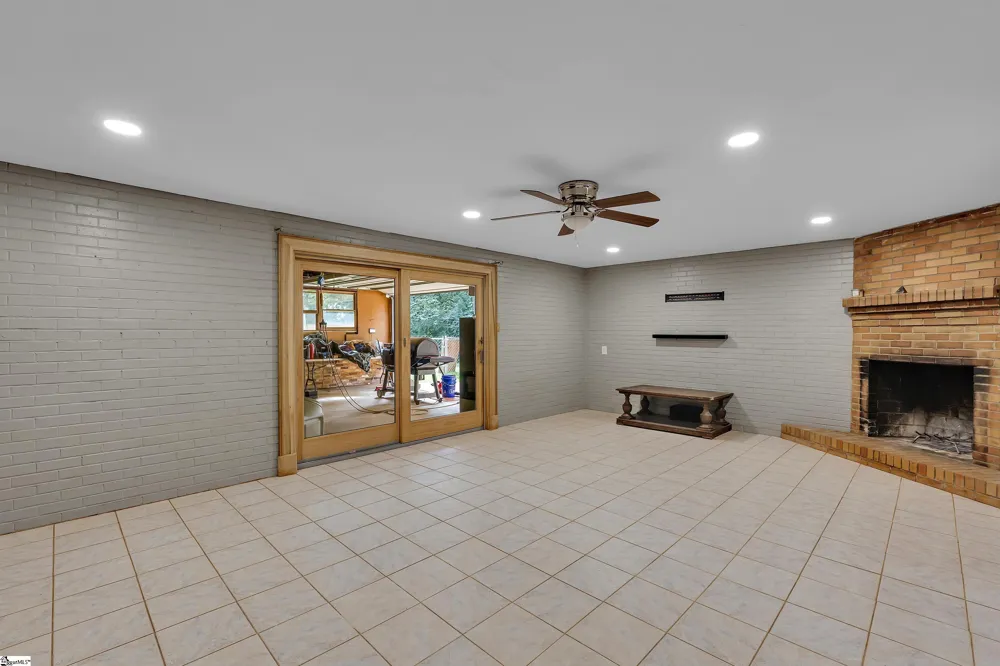 2209 Edgefield Road Spartanburg, SC 29307