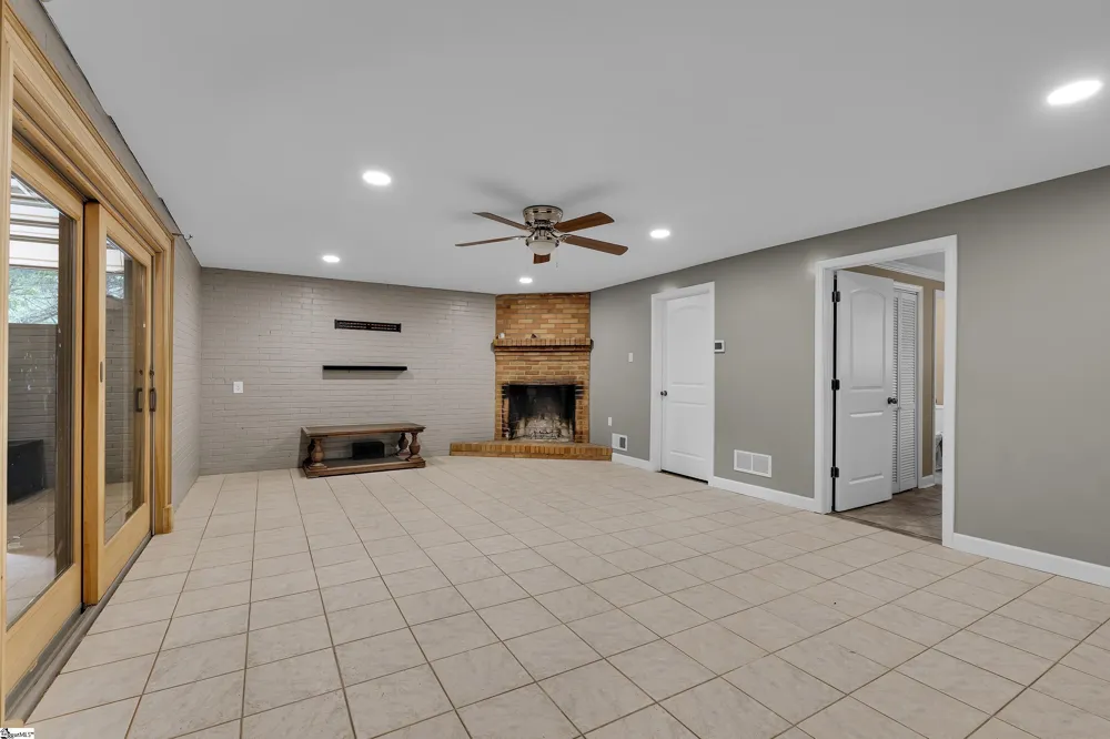 2209 Edgefield Road Spartanburg, SC 29307