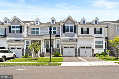 3327 POPLAR PLACE