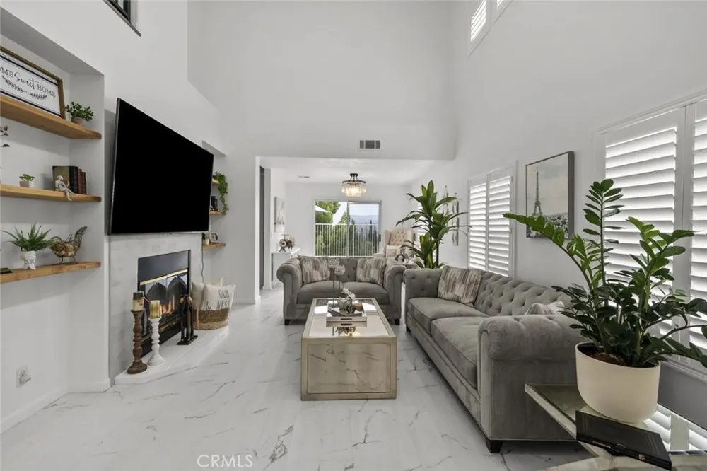 19329 Santa Maria Drive Newhall, CA 91321