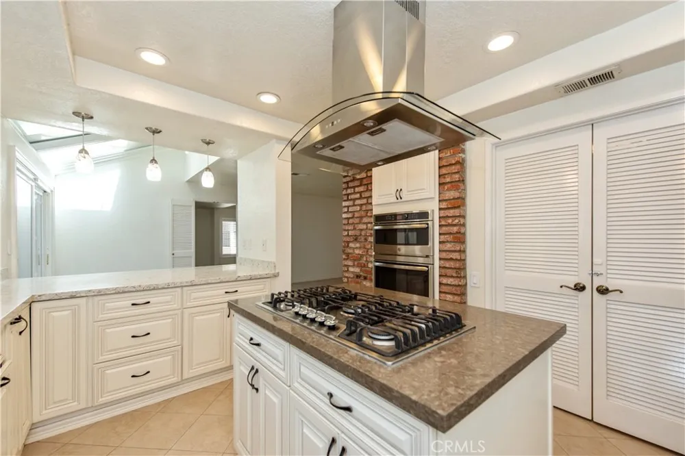 22625 Wood Shadow Lake Forest, CA 92630