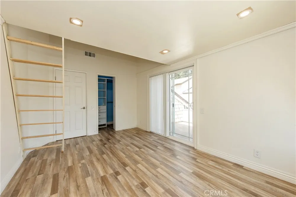 22625 Wood Shadow Lake Forest, CA 92630