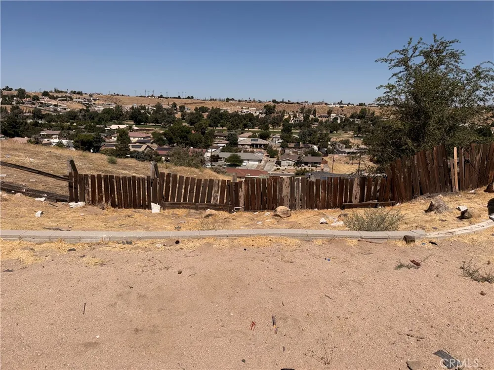 17600 Danbury Hesperia, CA 92345