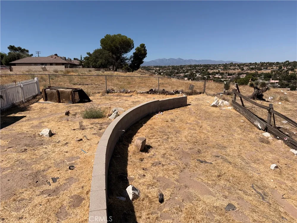 17600 Danbury Hesperia, CA 92345