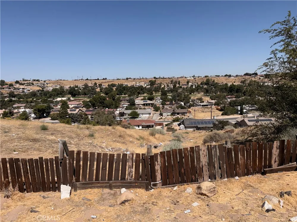 17600 Danbury Hesperia, CA 92345