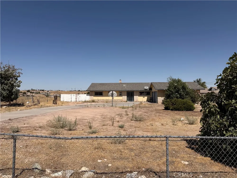 17600 Danbury Hesperia, CA 92345