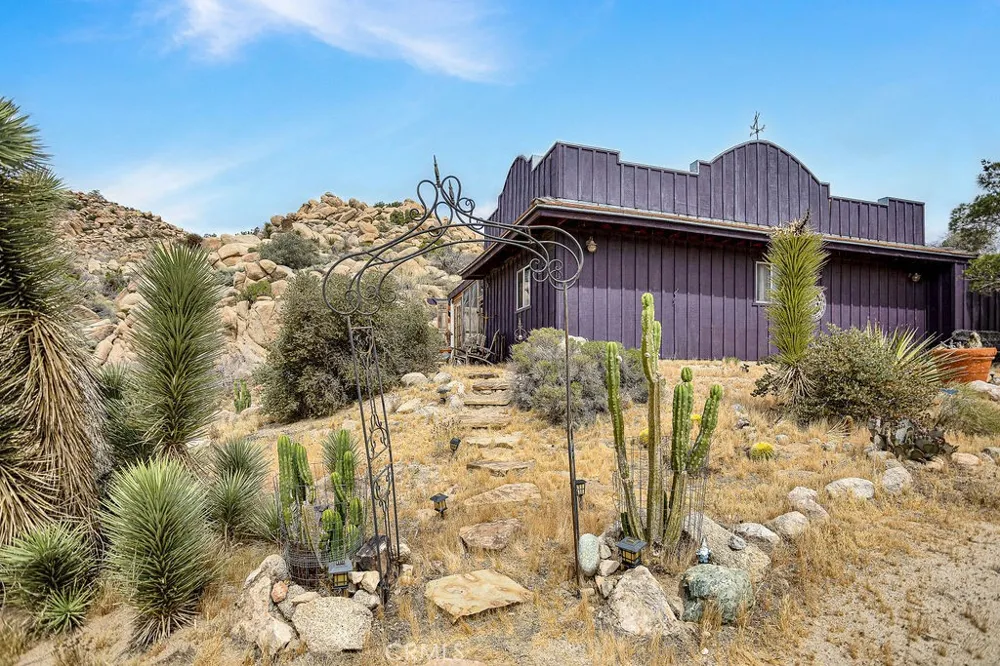 56564 Nelson Avenue Yucca Valley, CA 92284