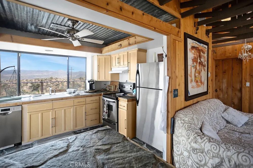 56564 Nelson Avenue Yucca Valley, CA 92284