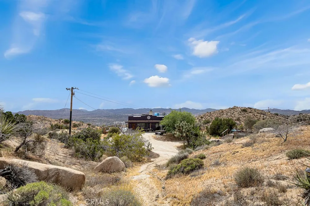 56564 Nelson Avenue Yucca Valley, CA 92284