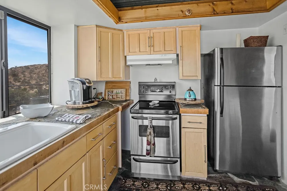 56564 Nelson Avenue Yucca Valley, CA 92284