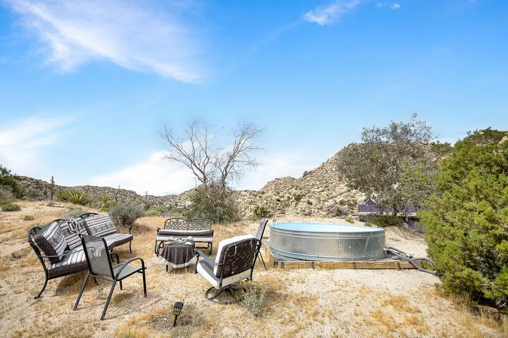 56564 Nelson Avenue Yucca Valley, CA 92284