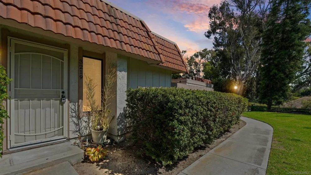 3219 Via Pescado Carlsbad, CA 92010