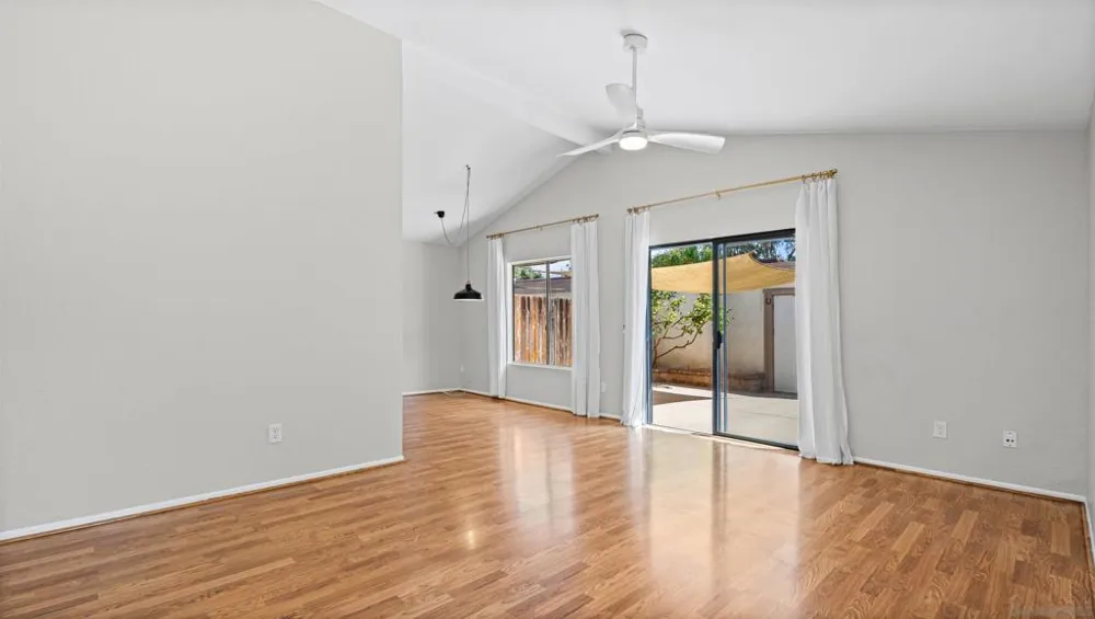 3219 Via Pescado Carlsbad, CA 92010