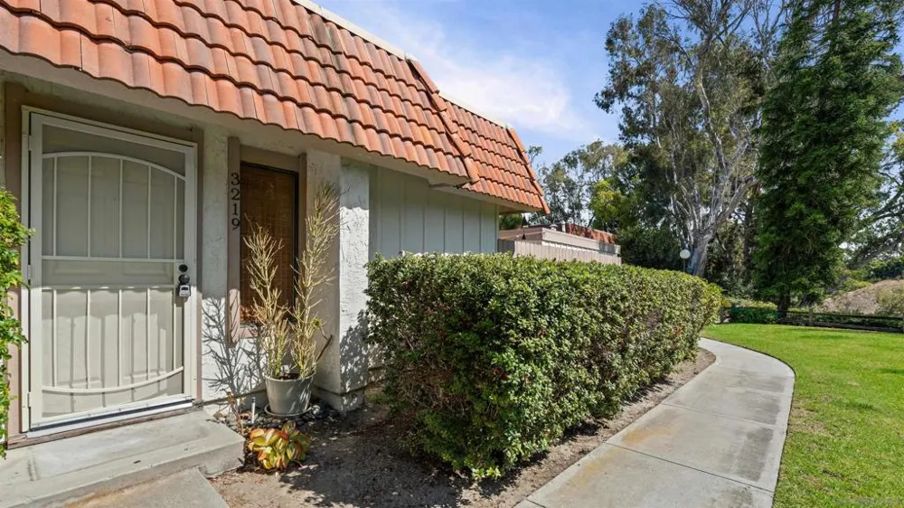 3219 Via Pescado Carlsbad, CA 92010