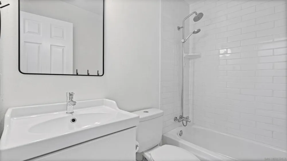 3219 Via Pescado Carlsbad, CA 92010