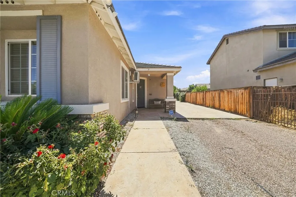 13817 Coolidge Hesperia, CA 92344