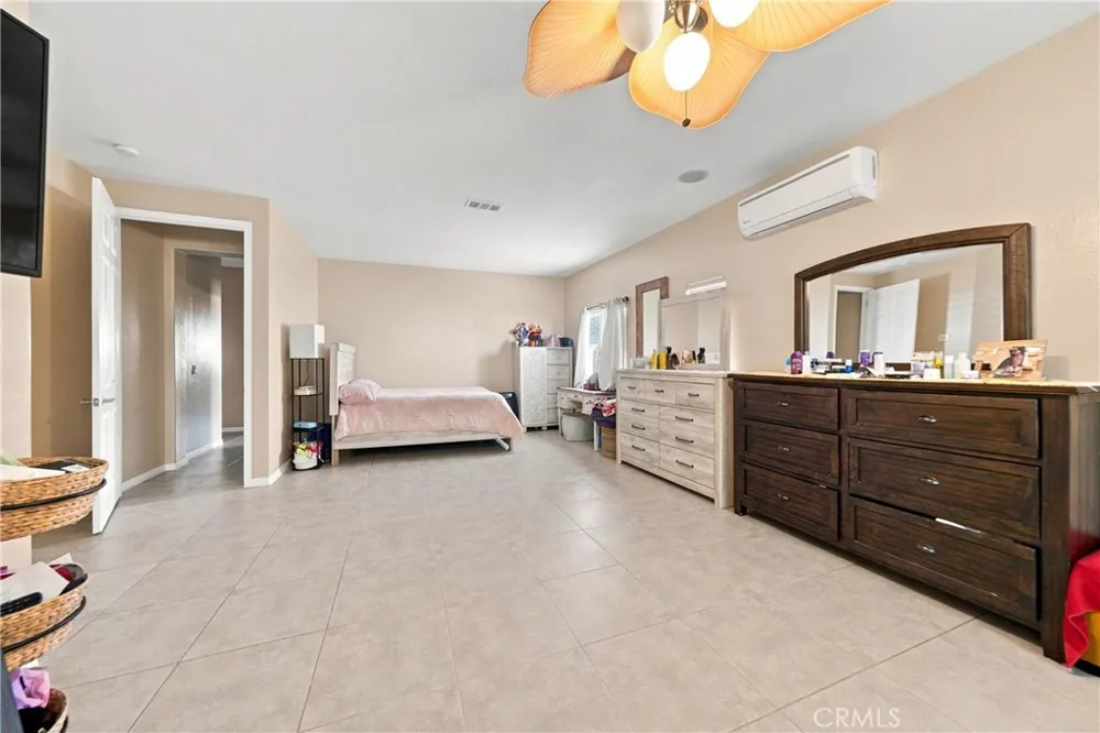 13817 Coolidge Hesperia, CA 92344