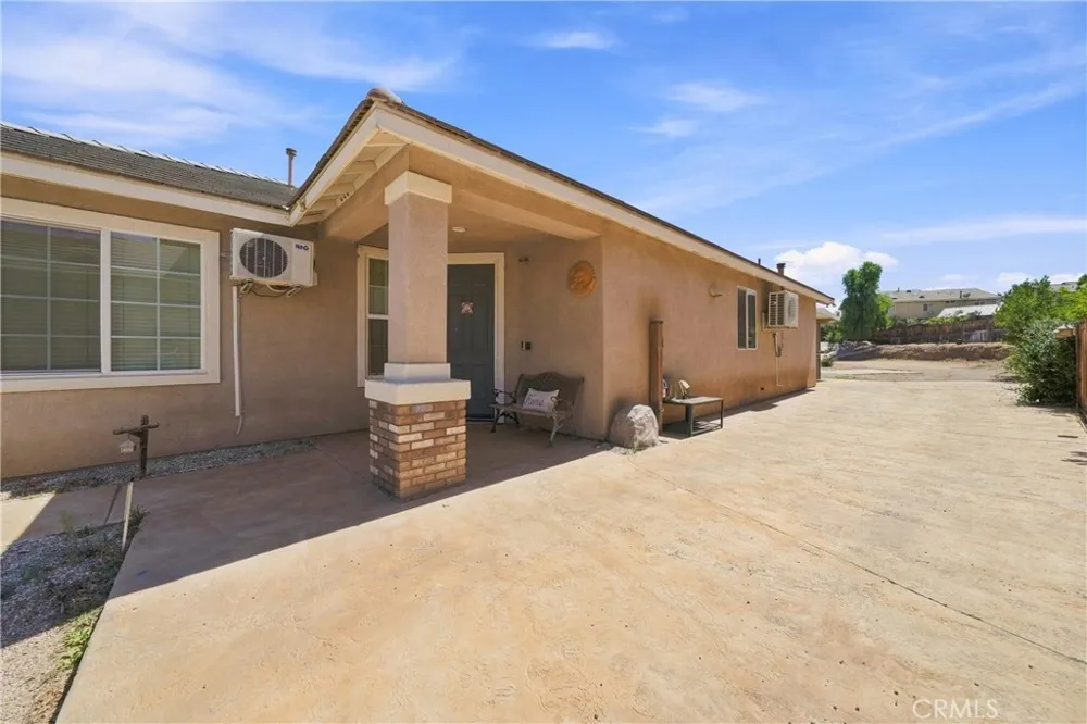 13817 Coolidge Hesperia, CA 92344