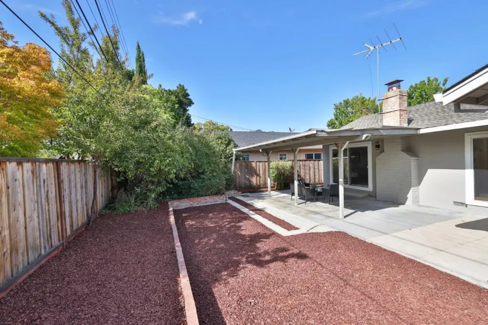 10815 E Estates Drive Cupertino, CA 95014