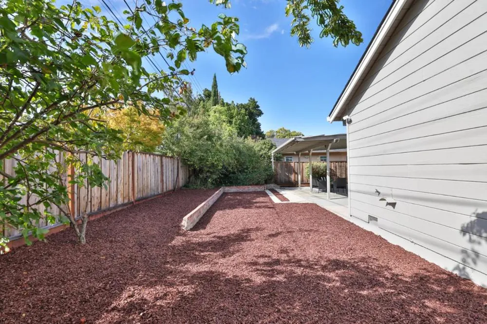 10815 E Estates Drive Cupertino, CA 95014