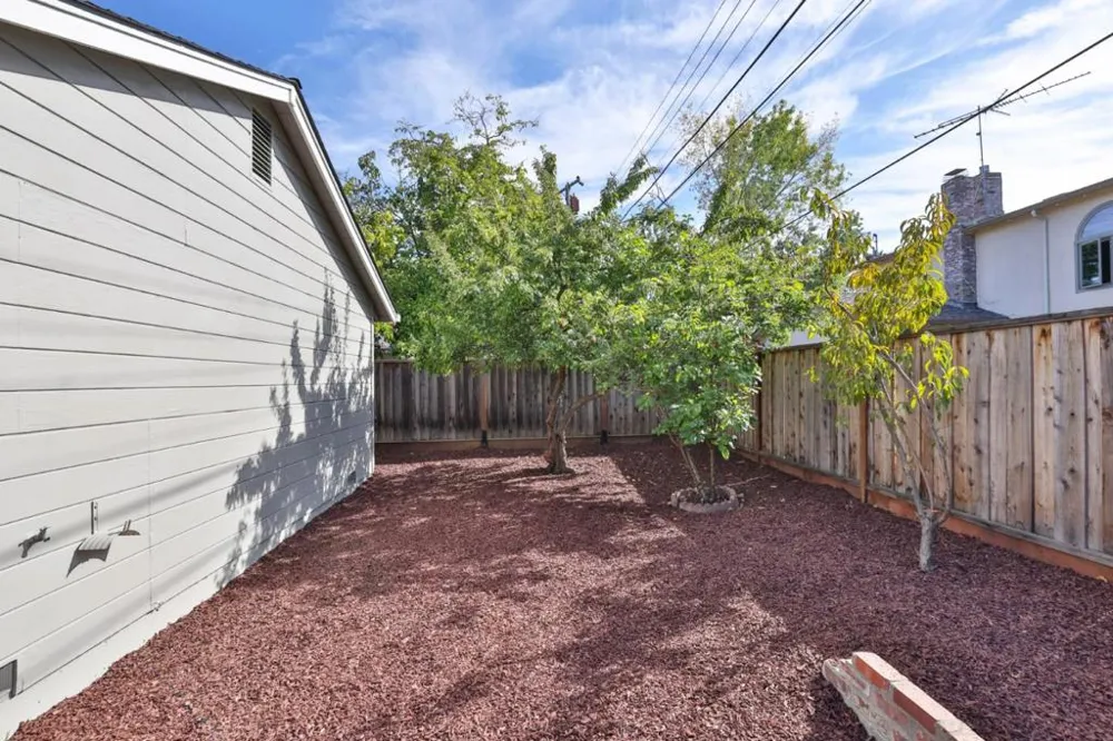 10815 E Estates Drive Cupertino, CA 95014