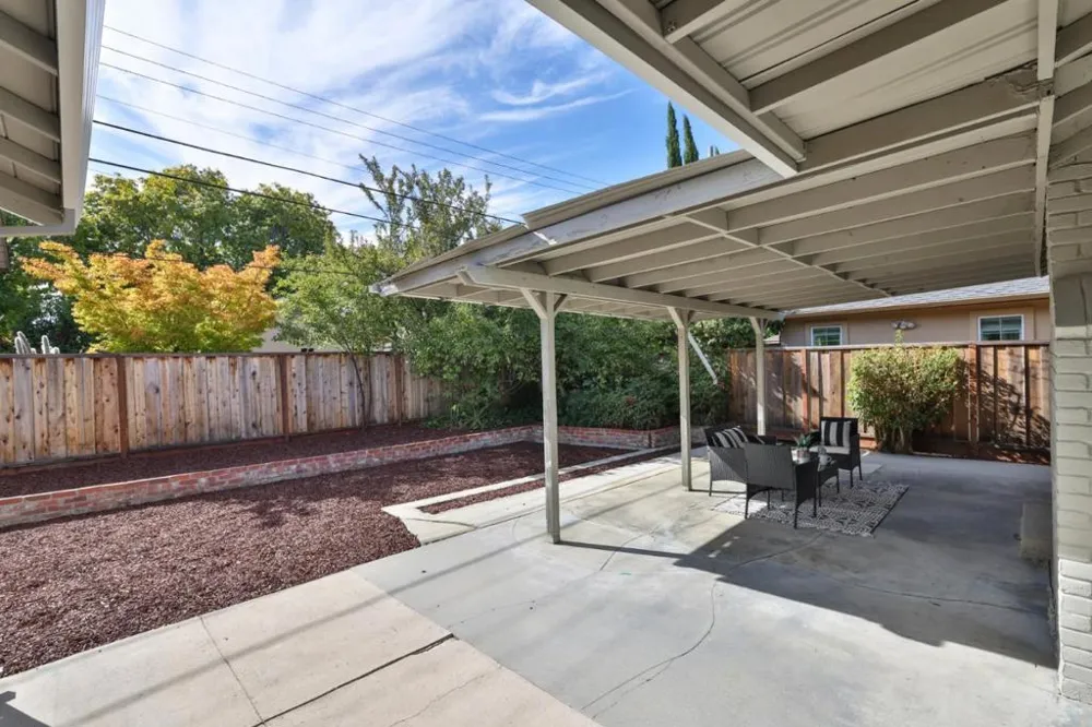 10815 E Estates Drive Cupertino, CA 95014