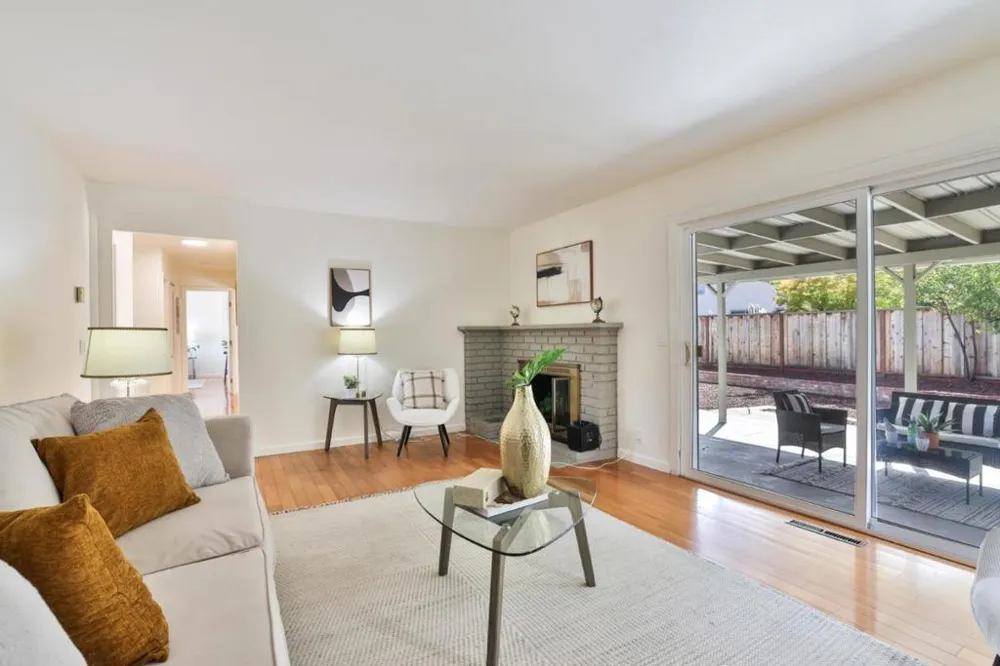 10815 E Estates Drive Cupertino, CA 95014