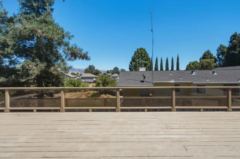 1671 El Camino De Vida Hollister, CA 95023