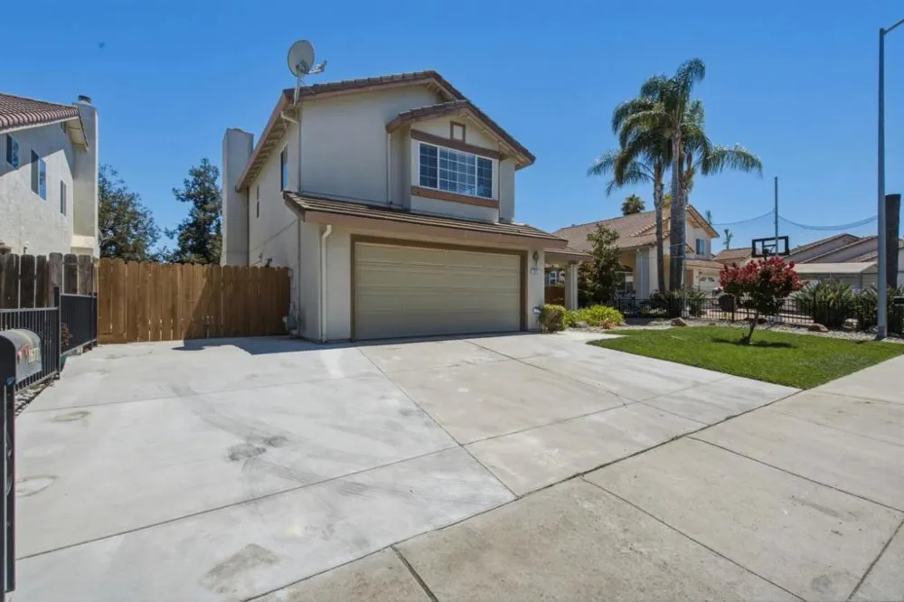 1671 El Camino De Vida Hollister, CA 95023