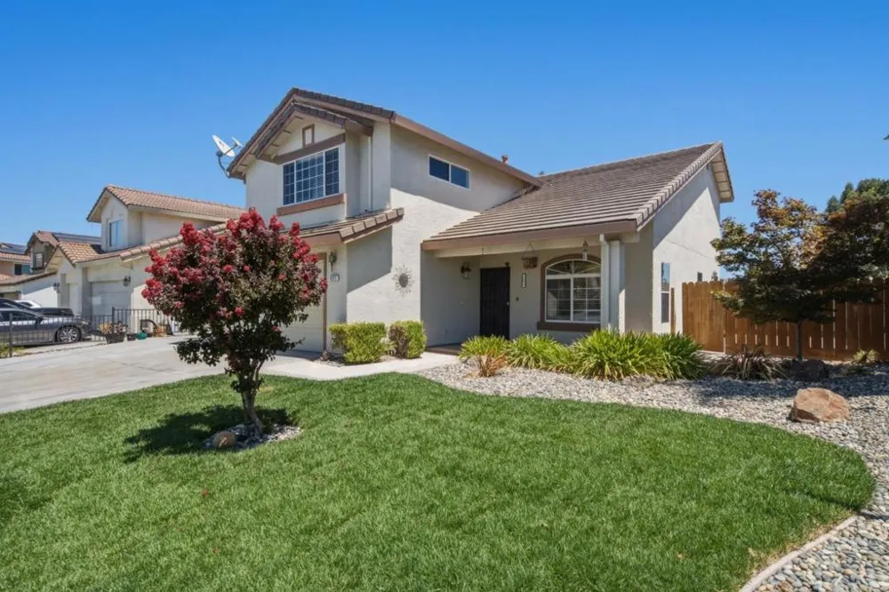 1671 El Camino De Vida Hollister, CA 95023