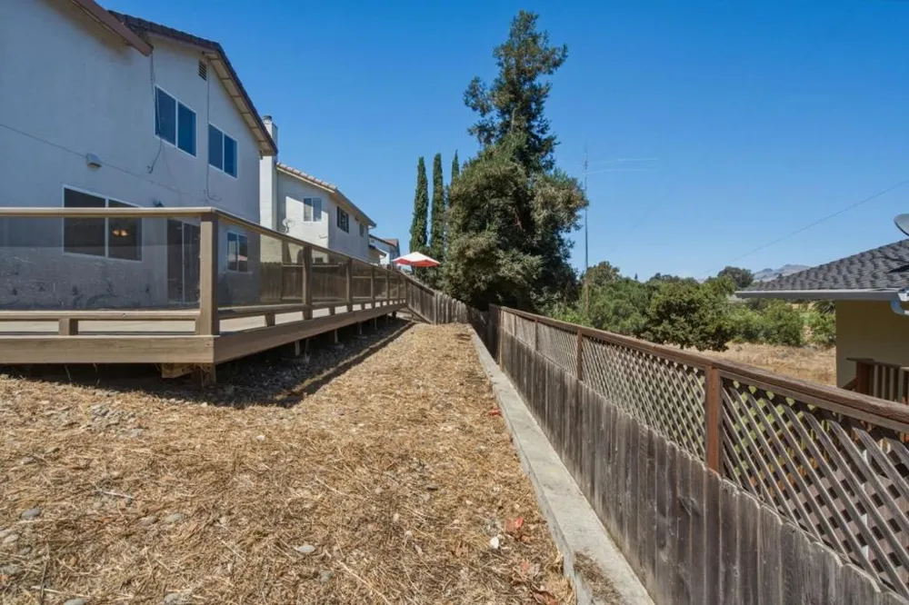 1671 El Camino De Vida Hollister, CA 95023