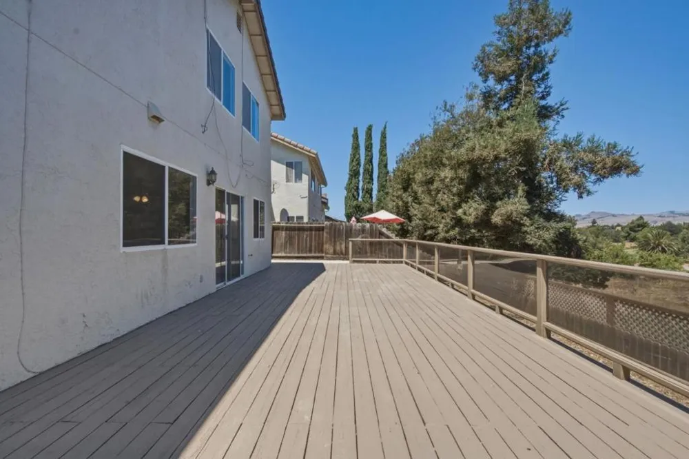 1671 El Camino De Vida Hollister, CA 95023