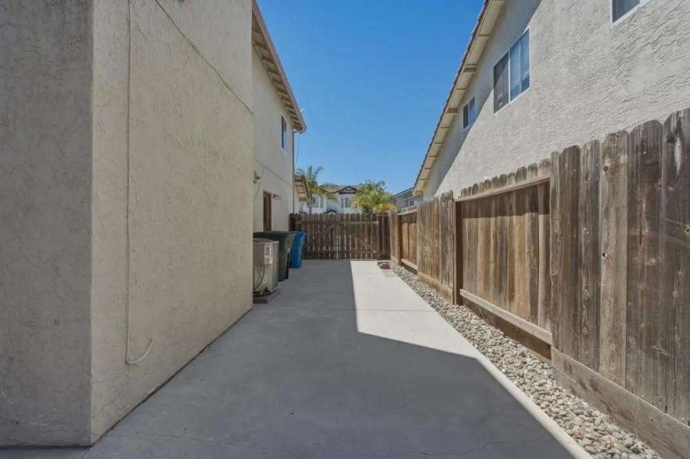 1671 El Camino De Vida Hollister, CA 95023
