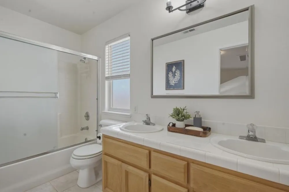 1671 El Camino De Vida Hollister, CA 95023