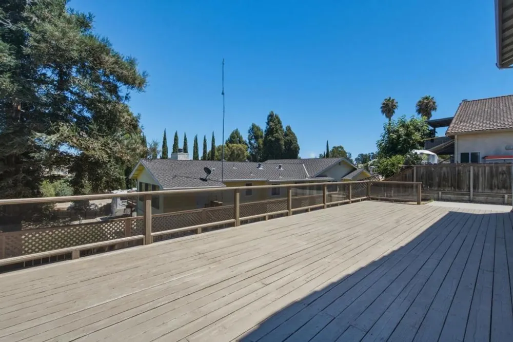 1671 El Camino De Vida Hollister, CA 95023
