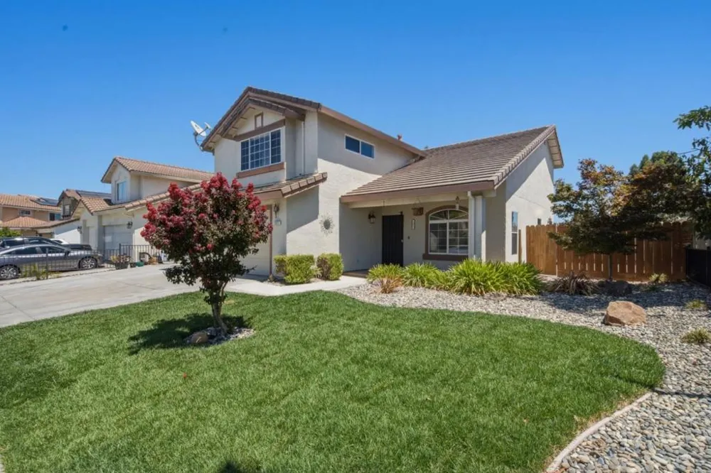 1671 El Camino De Vida Hollister, CA 95023